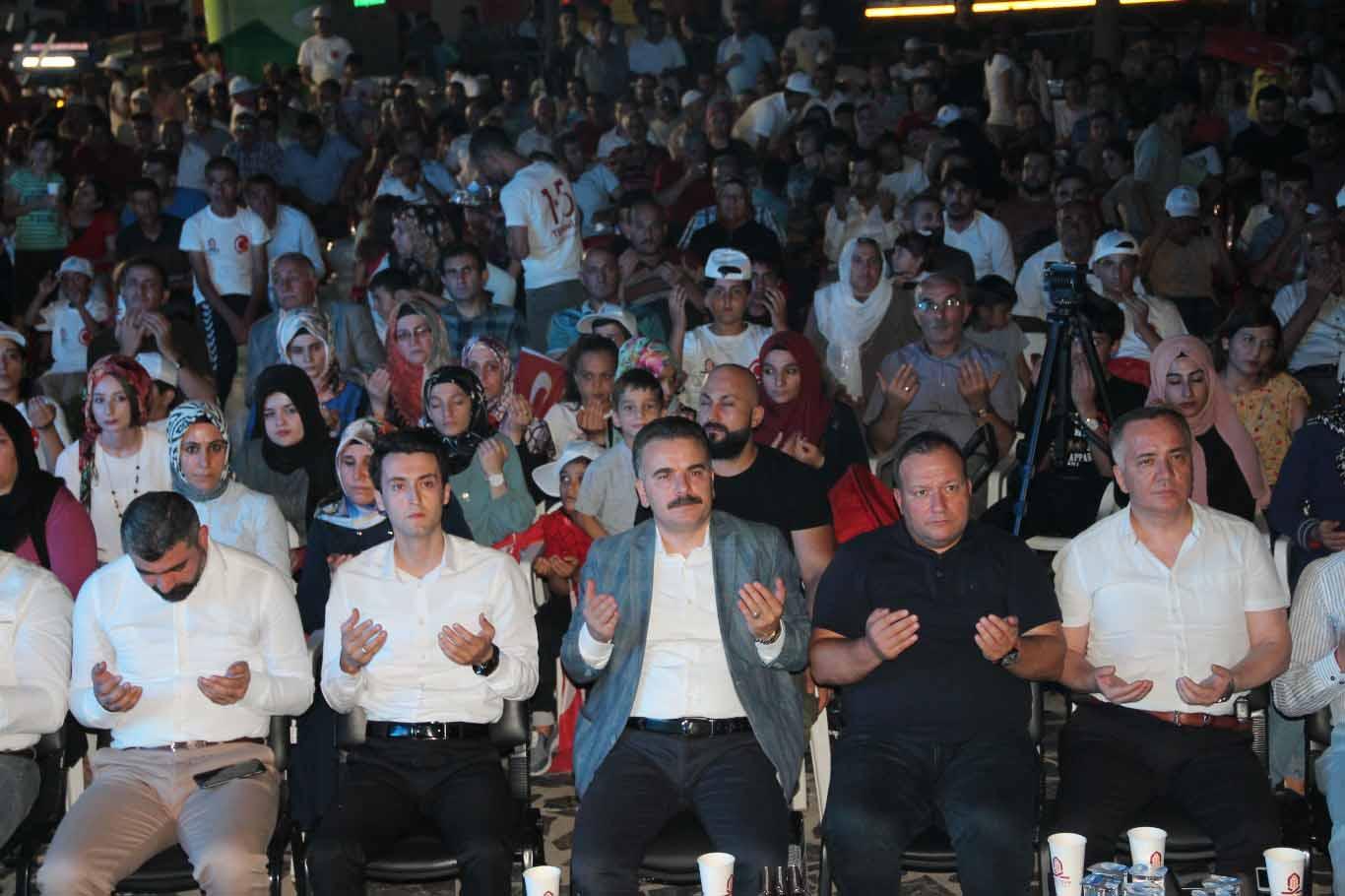"15 Temmuz gecesi şehitlerimizin kanlarıyla aydınlığa kavuşmuştur"